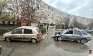 В Волгоградской области в ДТП с ВАЗом и иномаркой пострадала женщина