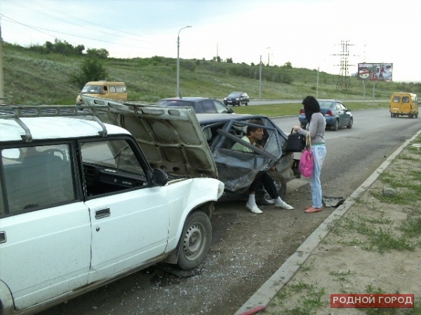 В Центральном районе иномарка устроила тройное ДТП