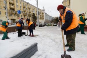 Ночью дороги Волгограда очищали и обрабатывали 75 единиц спецтехники