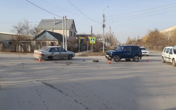 В ДТП с двумя легковушками в Волгоградской области пострадала женщина