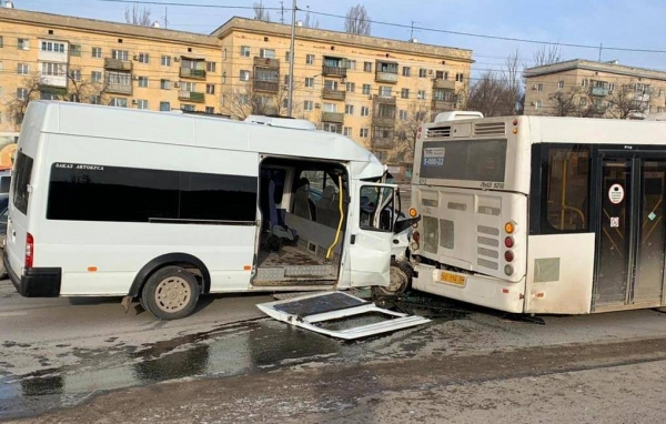 Шесть человек пострадали в Волгограде в ДТП с автобусом