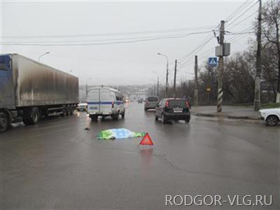 Волгоградец погиб под колесами ростовского МАЗа