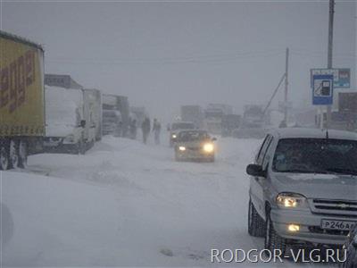 В Волгограде из-за снегопада усложнилась ситуация на дорогах