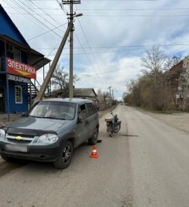 В Волгоградской области пенсионер на скутере врезался в иномарку