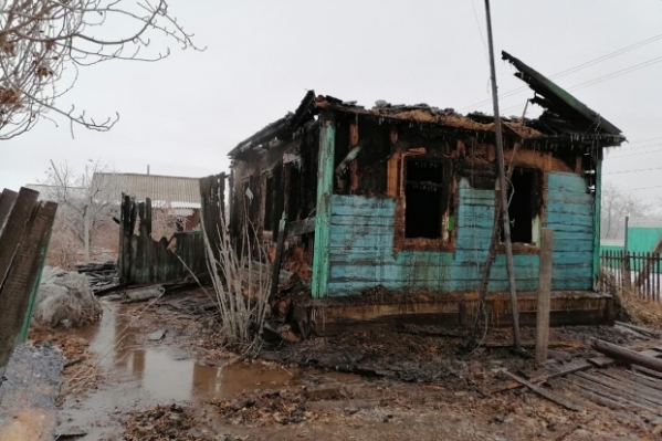 Бабушка с внучкой погибли ночью при пожаре под Волгоградом