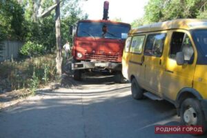 В Волгограде 20-летняя пассажирка маршрутки пострадала в тройном ДТП