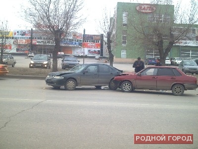 В Волгограде 22-летний лихач устроил тройное ДТП