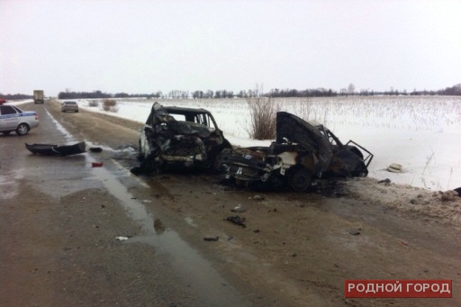 На трассе под Волгоградом в ДТП погибли 4 человека