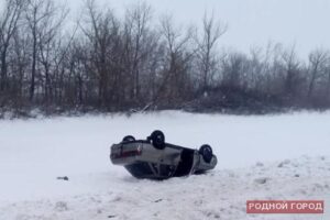 Под Волгоградом перевернулся ВАЗ-21102: пострадали 2 женщины