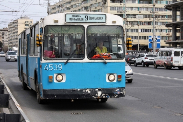 Пожилой волгоградец попал под троллейбус