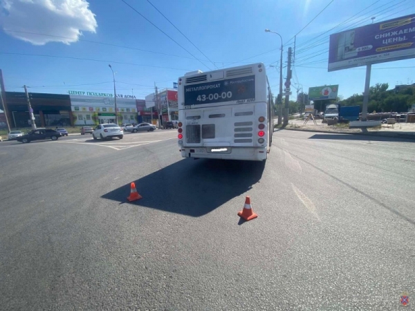 Пенсионерка пострадала при резкой остановке автобуса на севере Волгограда