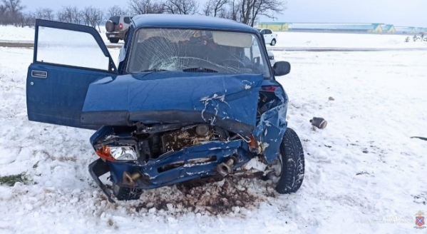 Два человека попали в больницу после ДТП на трассе в Волгоградской области