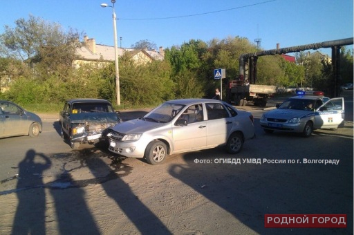 Волгоградка на «семёрке» не уступила дорогу автоледи на «Лада Гранта»