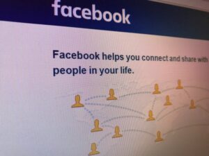 Facebook начал тестировать кнопку «дизлайк»