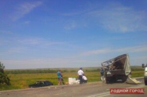 Три человека погибли в ДТП с автокраном в Волгограде на 3-й Продольной