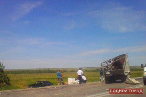 Три человека погибли в ДТП с автокраном в Волгограде на 3-й Продольной