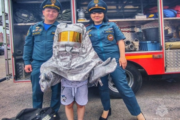 День защиты детей волгоградские школьники провели в гостях у огнеборцев