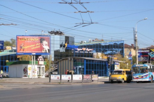 На двух перекрёстках улицы Рабоче-Крестьянской Волгограда запретят левые повороты