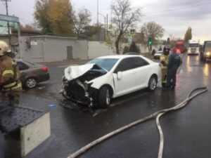 Двое волгоградцев пострадали в тройном ДТП