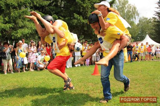 Волгоградцы будут носить женщин на руках