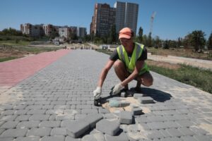 Андрей Бочаров: ремонт парка Героев-летчиков завершится вовремя