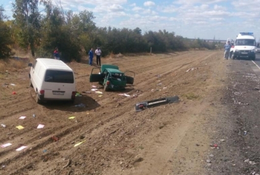 Два человека погибли в ДТП с «Окой» и фургоном на трассе под Волгоградом