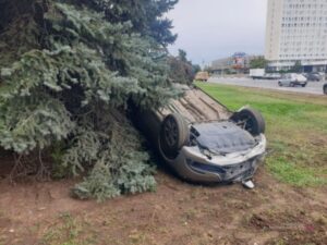 В Волгоградской области в ДТП с опрокидыванием «Лады» пострадал мужчина