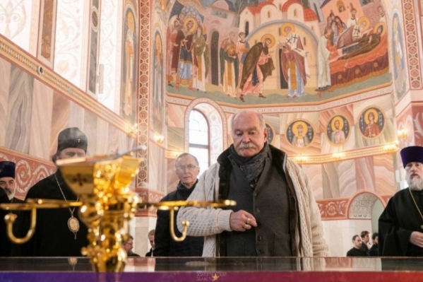 Никита Михалков посетил волгоградский храм Александра Невского