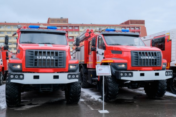 На юге Волгограда загорелась пристройка к дому