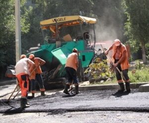 На улице Тулака в Волгограде благоустраивают еще один двор