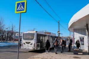 На юге Волгограда автобус врезался в маршрутку