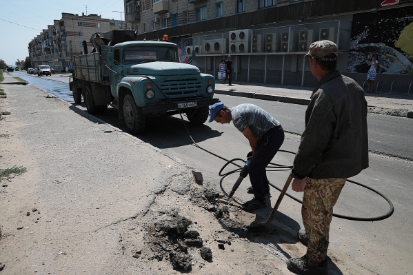 На севере Волгограда обновляют дорожное полотно