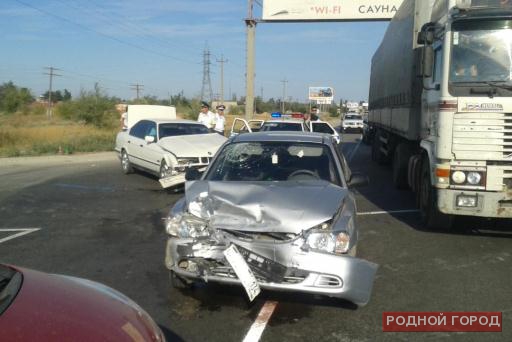 Мать и двое детей 3 и 5 лет пострадали в ДТП в Волгограде