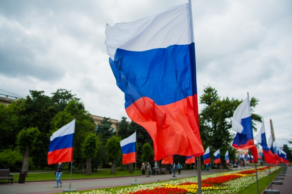 Военное ралли, парад национальностей и фейерверк увидели жители города Волгограда – фото