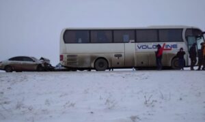 В Волгоградской области в ДТП с автобусом пострадали 5 пассажиров такси