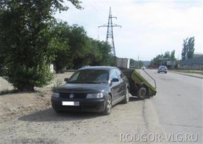 В Волгограде автоприцеп оторвался в пути и протаранил «Фолькваген»