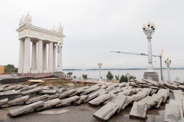 Строители рассказали о находках во время ремонта набережной Волгограда