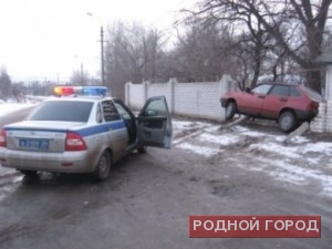 Под Волгоградом пьяный водитель набросился на полицейских