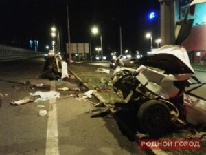 В центре Волгограда скутерист врезался в бордюр