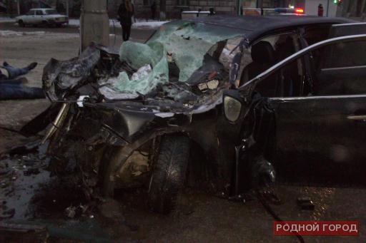 В ДТП Toyota и автогрейдера в Волгограде погибли два человека