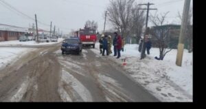 В Волгоградской области водитель ВАЗа протаранил столб, пострадала пассажирка