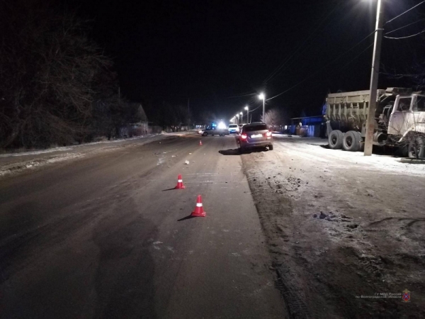 В Волгоградской области сбили женщину, шедшую посередине дороги