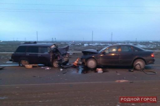 На юге Волгограда два водителя пострадали в ДТП «ВАЗ» и Audi