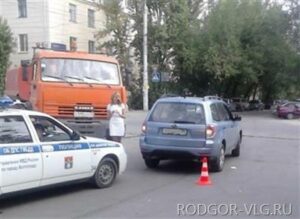 В Волгограде блондинка на «Субару Форестер» устроила аварию