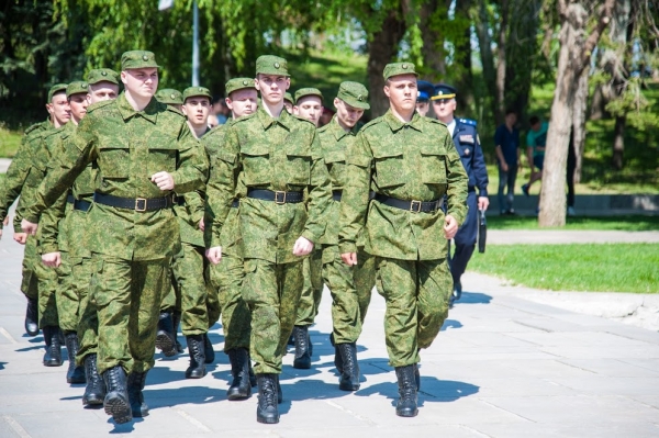 500 жителей Волгоградской области захотели служить в армии по контракту в 2018 году