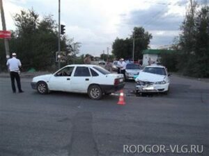 В Волгограде семья попала в аварию, возвращаясь с пляжа