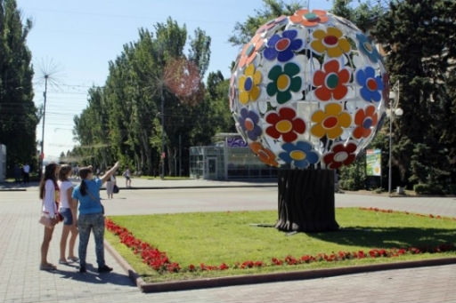 К 1 мая в центре Волгограда уберут “Дерево мира” на Аллее героев