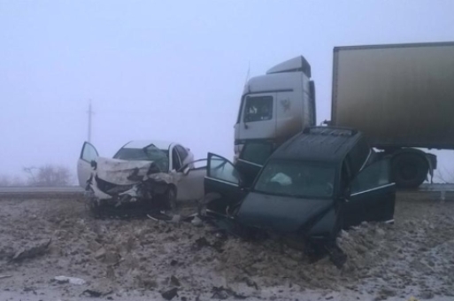 В лобовом ДТП иномарок под Волгоградом пострадали 4 человека