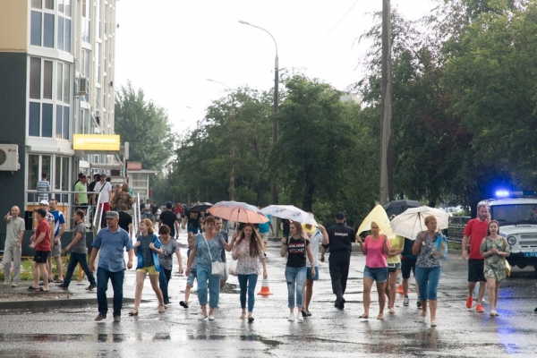 Дорожники продолжают устранять последствия ливней в Волгограде