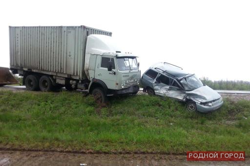 Под Волгоградом водитель «ВАЗа» погиб в ДТП с «КамАЗом»